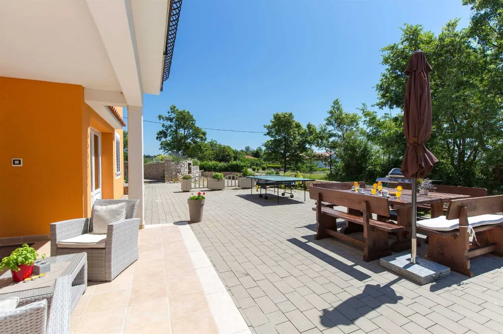 4-Bedroom House with Pool & Private Yard in Labin