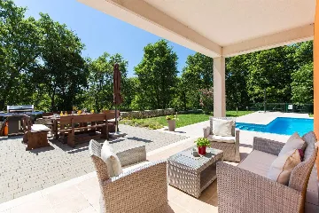 4-Bedroom House with Pool & Private Yard in Labin