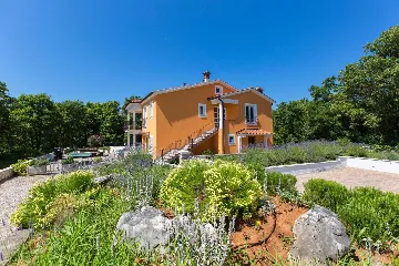 4-Bedroom House with Pool & Private Yard in Labin