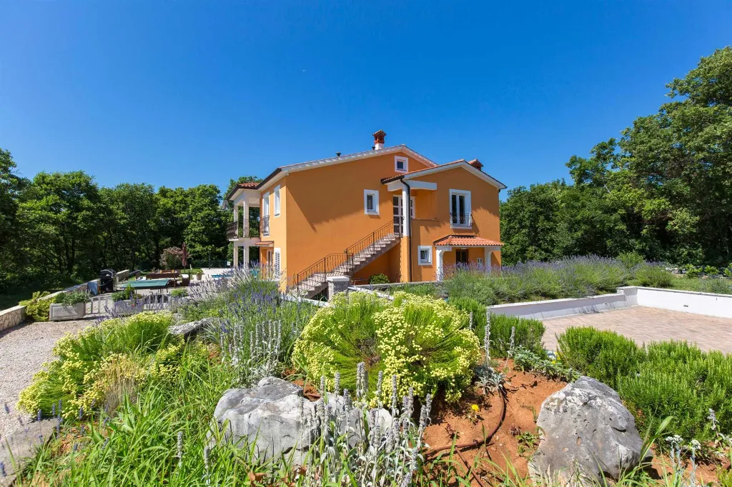 4-Bedroom House with Pool & Private Yard in Labin