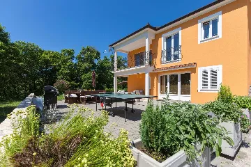 4-Bedroom House with Pool & Private Yard in Labin