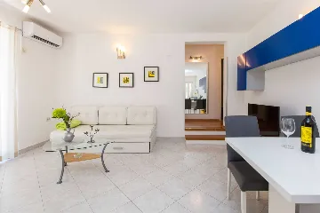 4-Bedroom House with Pool & Private Yard in Labin