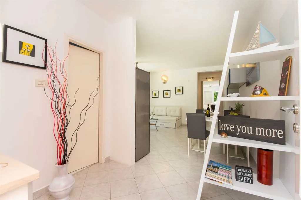 4-Bedroom House with Pool & Private Yard in Labin