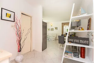 4-Bedroom House with Pool & Private Yard in Labin