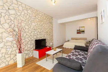 4-Bedroom House with Pool & Private Yard in Labin