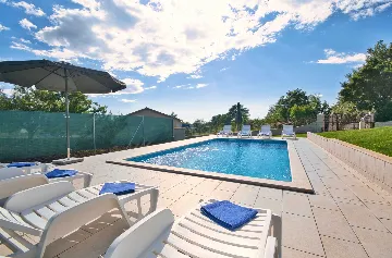 5-Bedroom House in Pazin with Private Pool