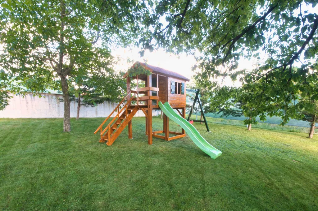 5-Bedroom House in Pazin with Private Pool