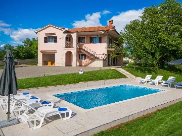 5-Bedroom House in Pazin with Private Pool