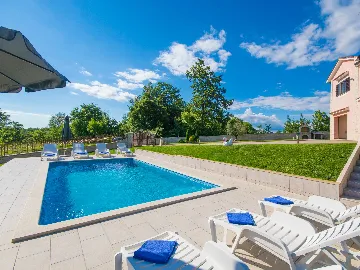 5-Bedroom House in Pazin with Private Pool