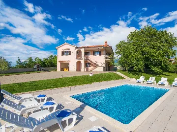 5-Bedroom House in Pazin with Private Pool