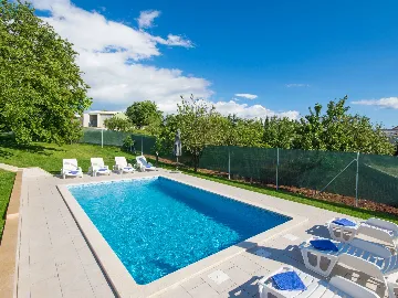 5-Bedroom House in Pazin with Private Pool