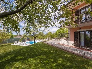 5-Bedroom House in Pazin with Private Pool