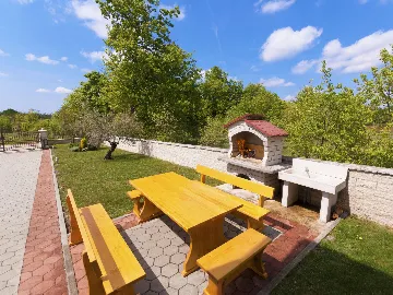 5-Bedroom House in Pazin with Private Pool