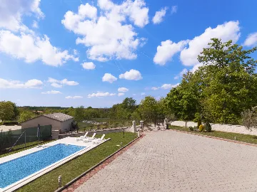 5-Bedroom House in Pazin with Private Pool