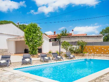 Renovated Istrian House with Private Pool in Žminj