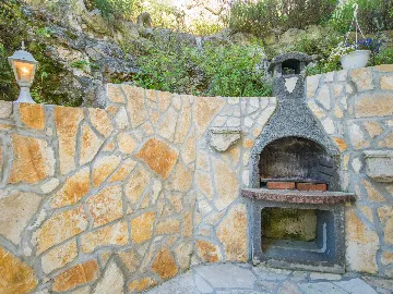 3-Bedroom House in Plomin for Up to 9 Guests