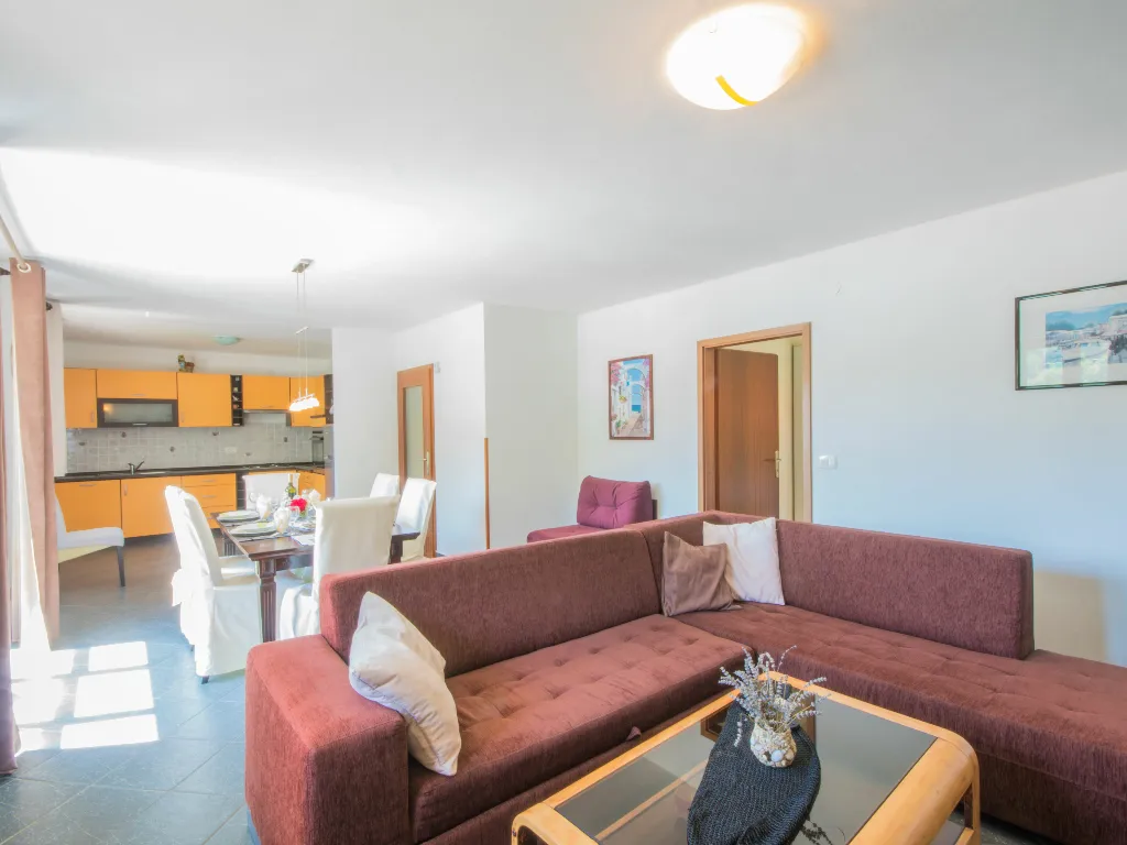 3-Bedroom House in Plomin for Up to 9 Guests