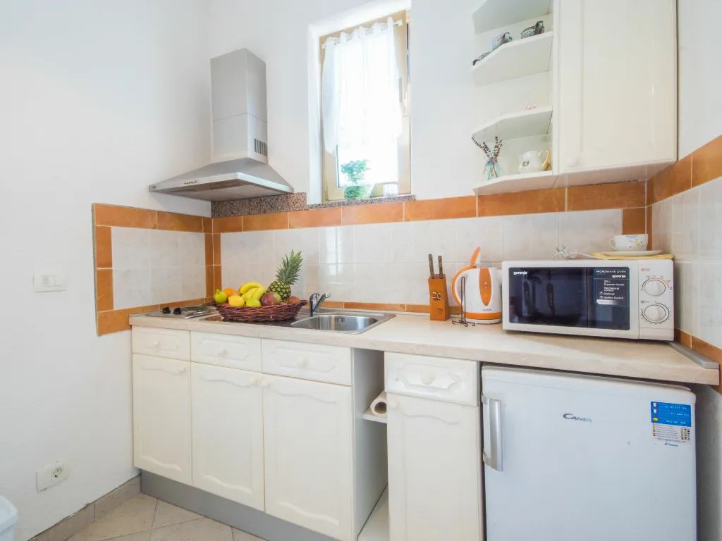 3-Bedroom House in Plomin for Up to 9 Guests