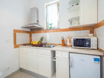 3-Bedroom House in Plomin for Up to 9 Guests