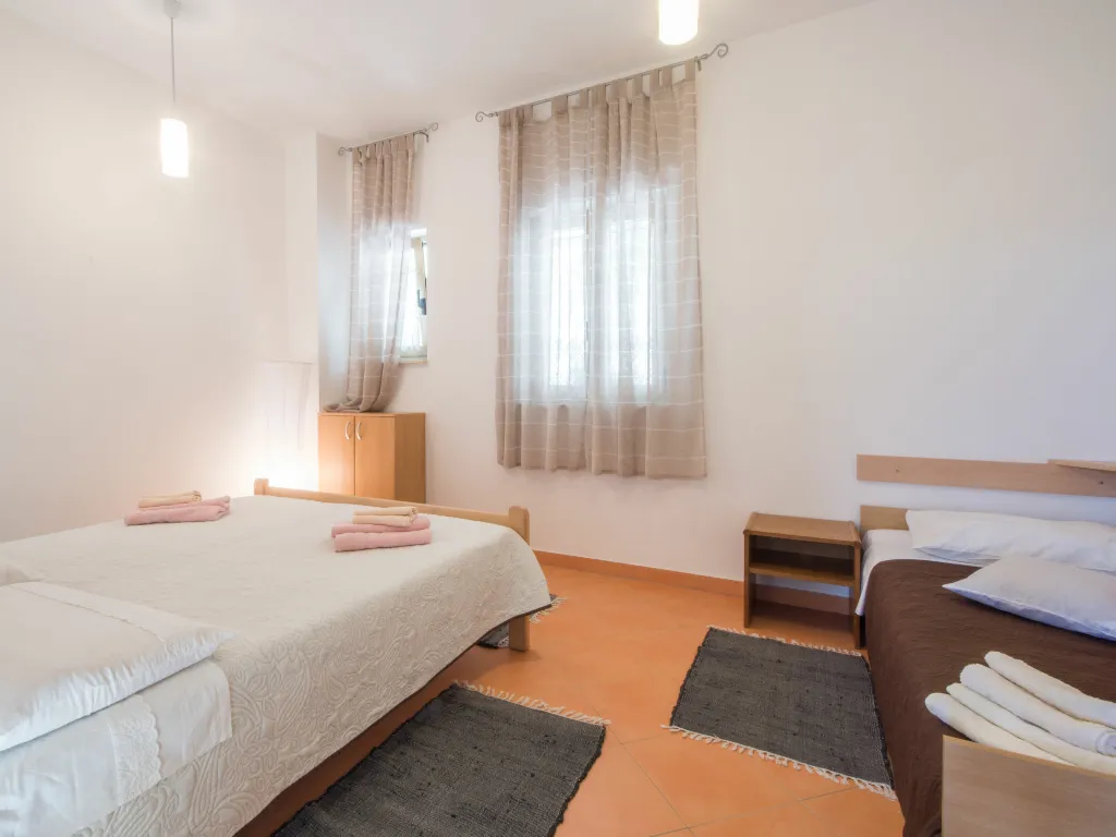 3-Bedroom House in Plomin for Up to 9 Guests