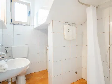 3-Bedroom House in Plomin for Up to 9 Guests