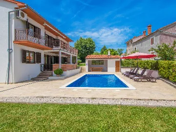 House with Private Pool in Labin (Vinež)