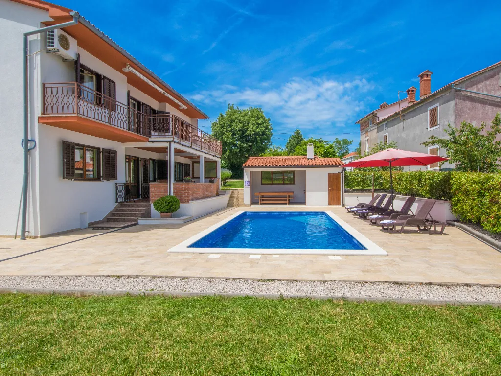 House with Private Pool in Labin (Vinež)