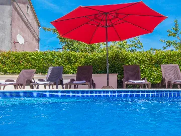 House with Private Pool in Labin (Vinež)