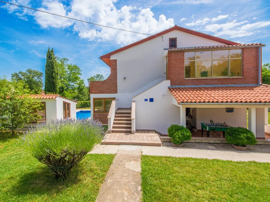 House with Private Pool in Labin (Vinež)
