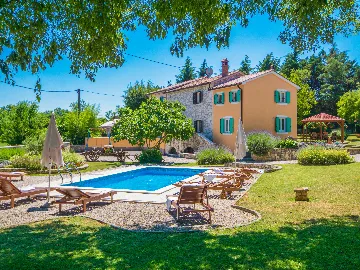 House in Šumber for 16 Guests with Pool