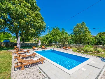 House in Šumber for 16 Guests with Pool