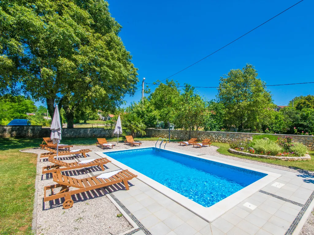 House in Šumber for 16 Guests with Pool