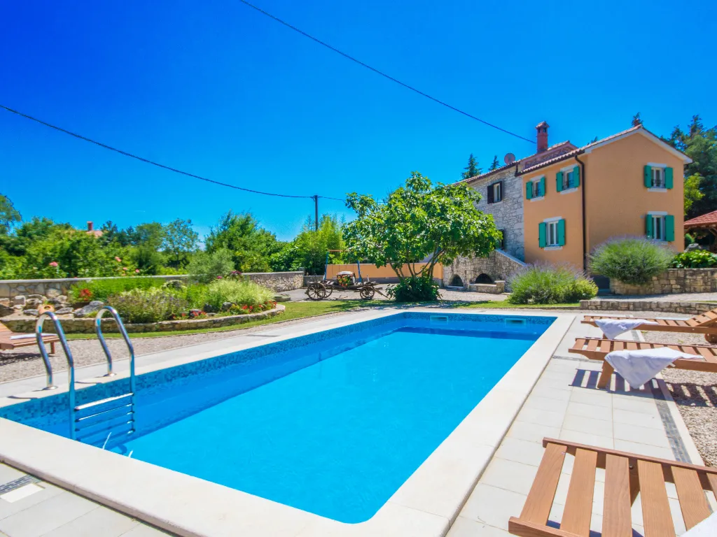 House in Šumber for 16 Guests with Pool