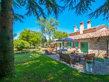 House in Šumber for 16 Guests with Pool