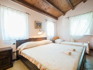 House in Šumber for 16 Guests with Pool