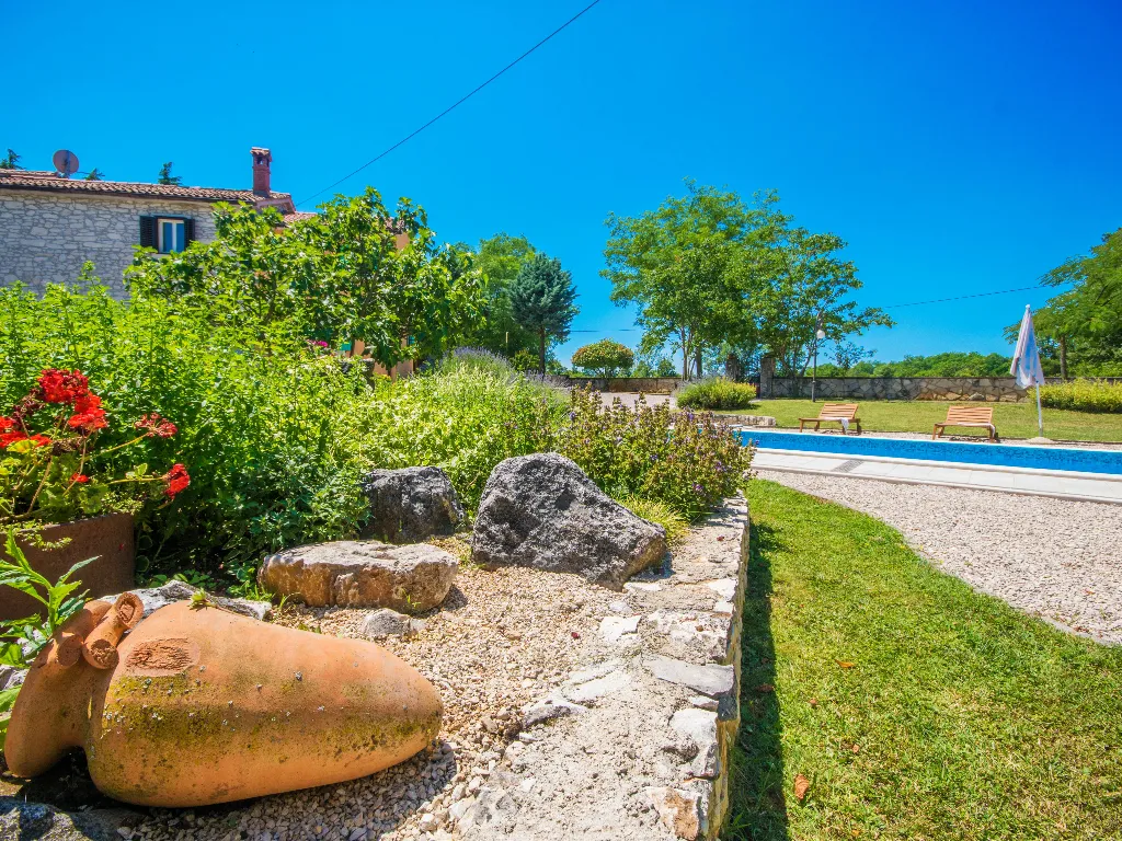 House in Šumber for 16 Guests with Pool