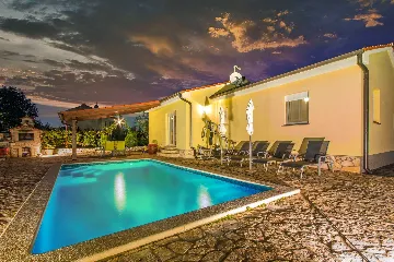 Air-Conditioned House in Bale for Up to 6