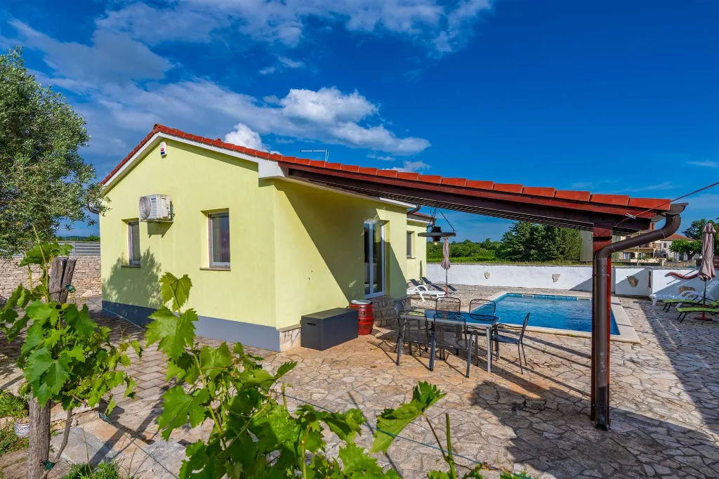 Air-Conditioned House in Bale for Up to 6