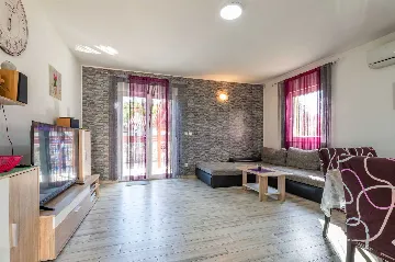 Air-Conditioned House in Bale for Up to 6