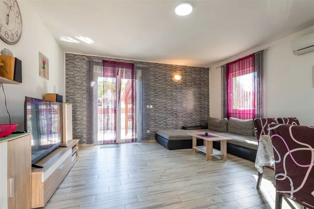 Air-Conditioned House in Bale for Up to 6