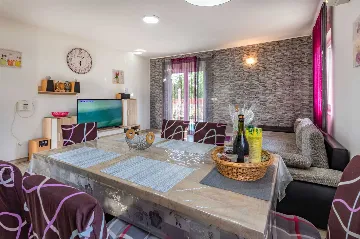 Air-Conditioned House in Bale for Up to 6