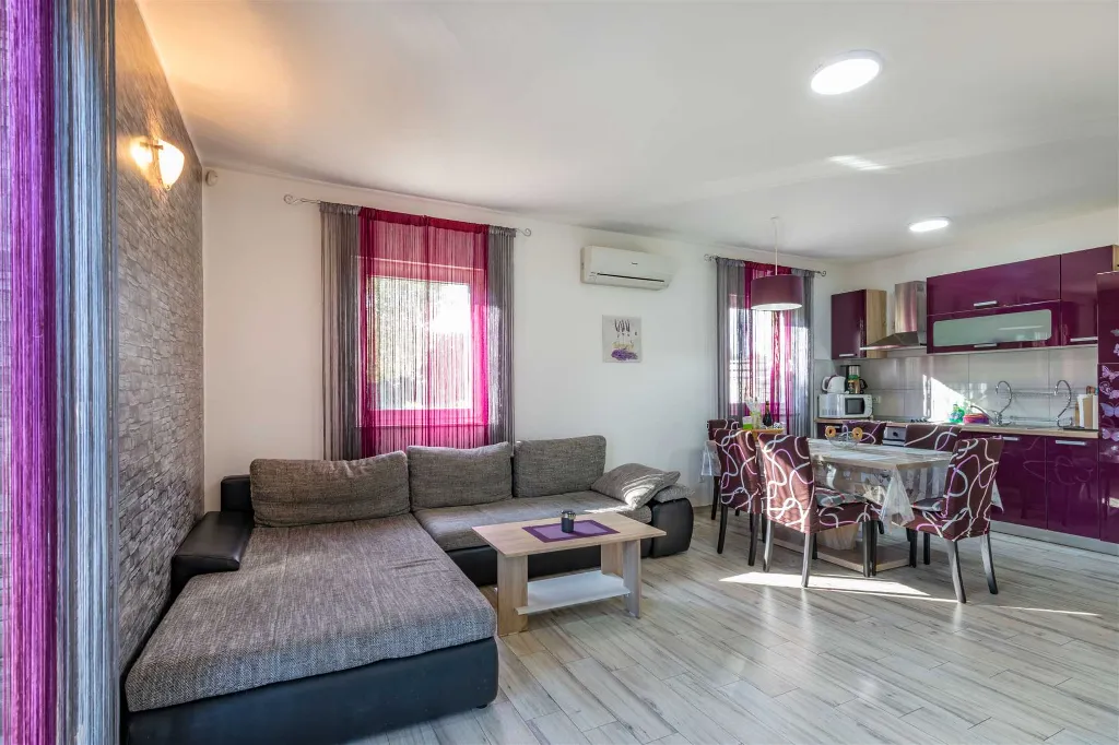Air-Conditioned House in Bale for Up to 6