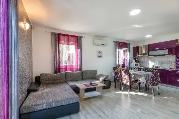 Air-Conditioned House in Bale for Up to 6