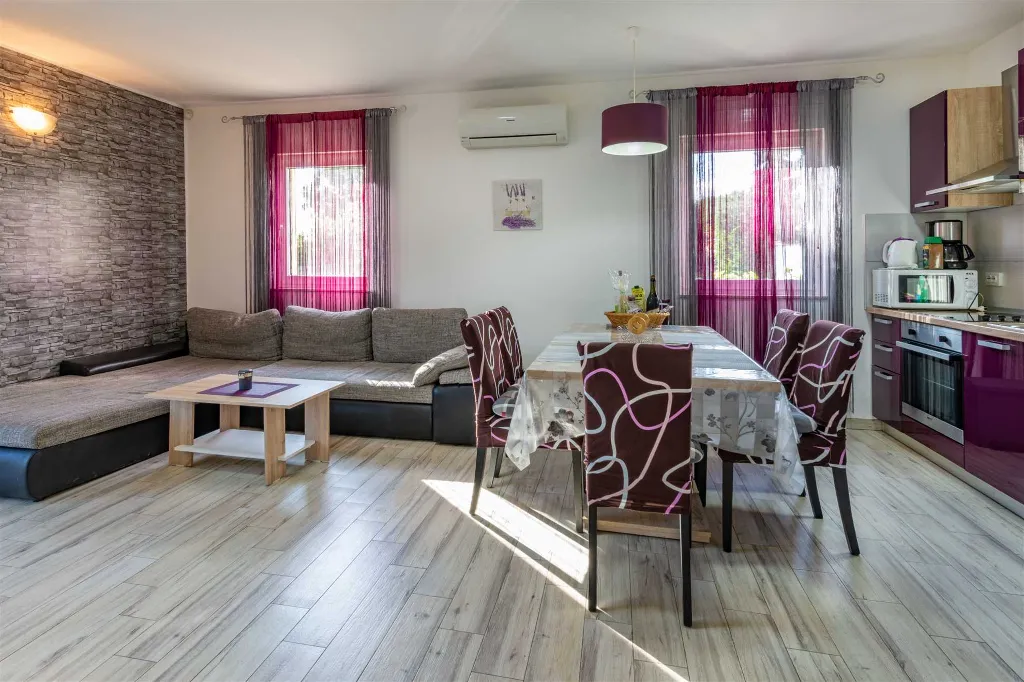 Air-Conditioned House in Bale for Up to 6