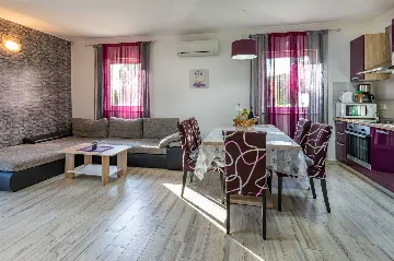 Air-Conditioned House in Bale for Up to 6