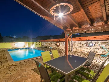 Air-Conditioned House in Bale for Up to 6