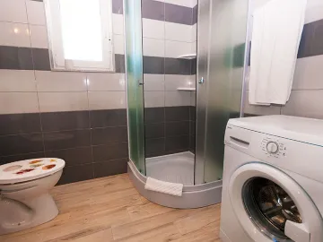 Air-Conditioned House in Bale for Up to 6