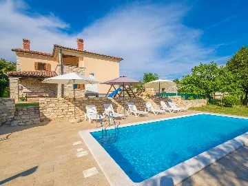 3-Bedroom House with Private Pool in Nedešćina