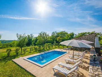 3-Bedroom House with Private Pool in Nedešćina