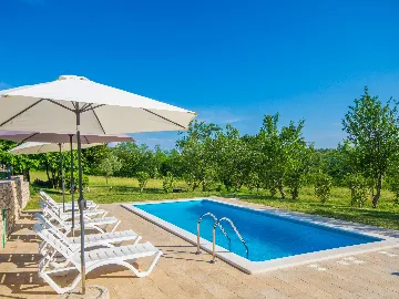 3-Bedroom House with Private Pool in Nedešćina